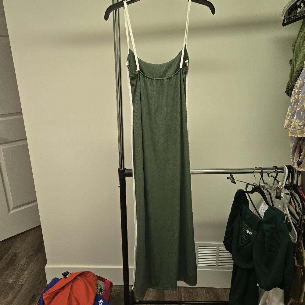 Dress - Picture 2 of 2